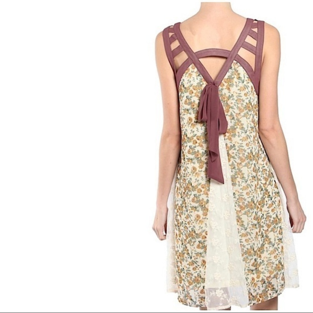 70s Vintage Style Rose Print Mini Dress with Lace Insets & Cut Out Top